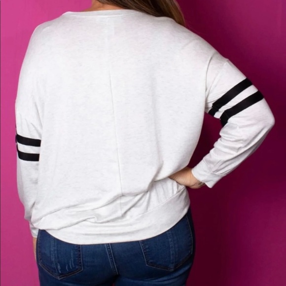 ❤️only 1x left❗️ Plus Size Santa Dog Holiday Top - Picture 2 of 11